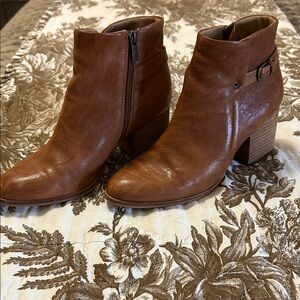 Isola Chestnut Ankle Booties